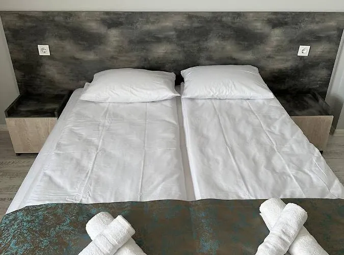 And Апартамент *