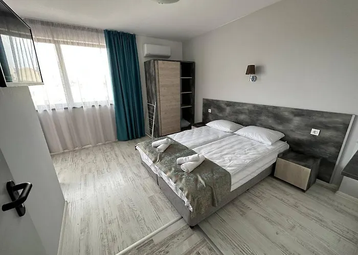 Appartement And *