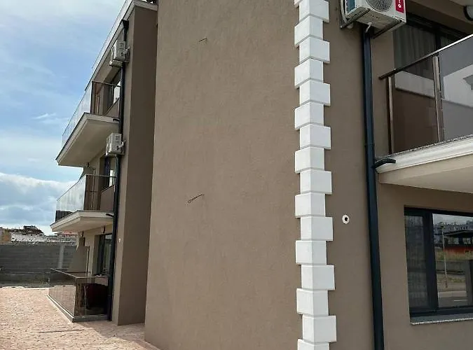 And Апартамент *